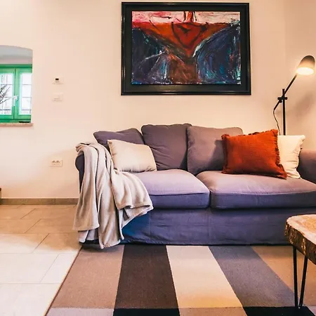 펜션 Belakapa Authentic House With Garden And Free Parking *