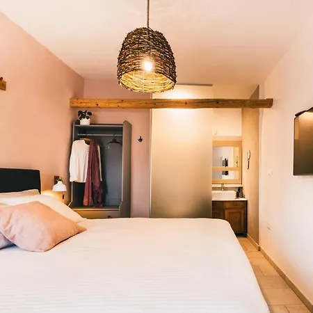 Dom wakacyjny Belakapa Authentic House With Garden And Free Parking *