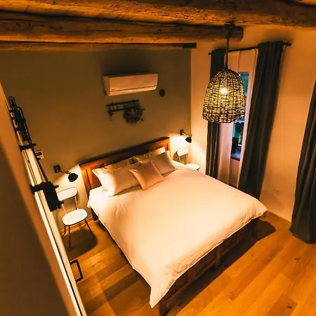 Belakapa Authentic House With Naturalistic Garden & Free Parking Vakantiehuis