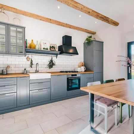 Дом отдыха Belakapa Authentic House With Garden And Free Parking *