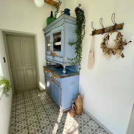 Dom wakacyjny Belakapa Authentic House With Garden And Free Parking