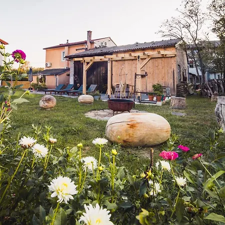 Belakapa Authentic House With Naturalistic Garden & Free Parking