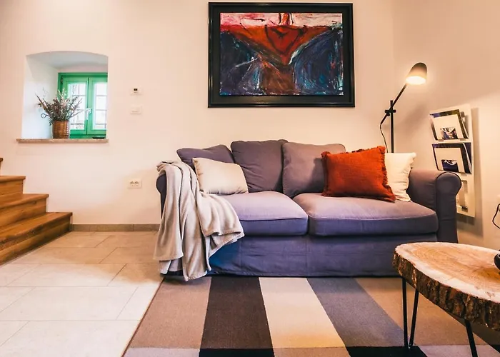 別荘 Belakapa Authentic House With Garden And Free Parking *