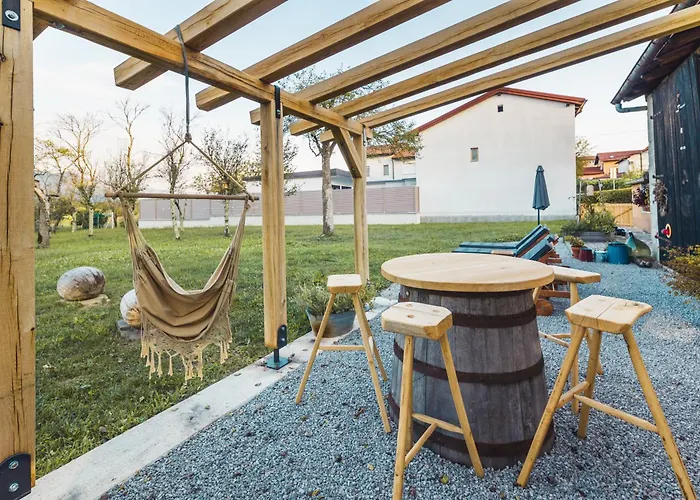 別荘 Belakapa Authentic House With Garden And Free Parking *